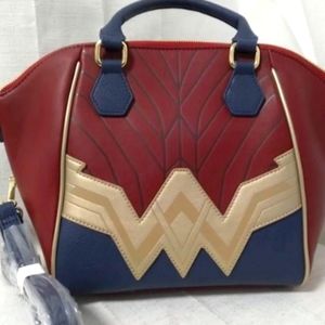 Nwot Loungefly Collectable Justice League crossbody Wonder woman